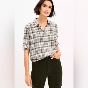 LOFT Everyday plaid button down shirt L